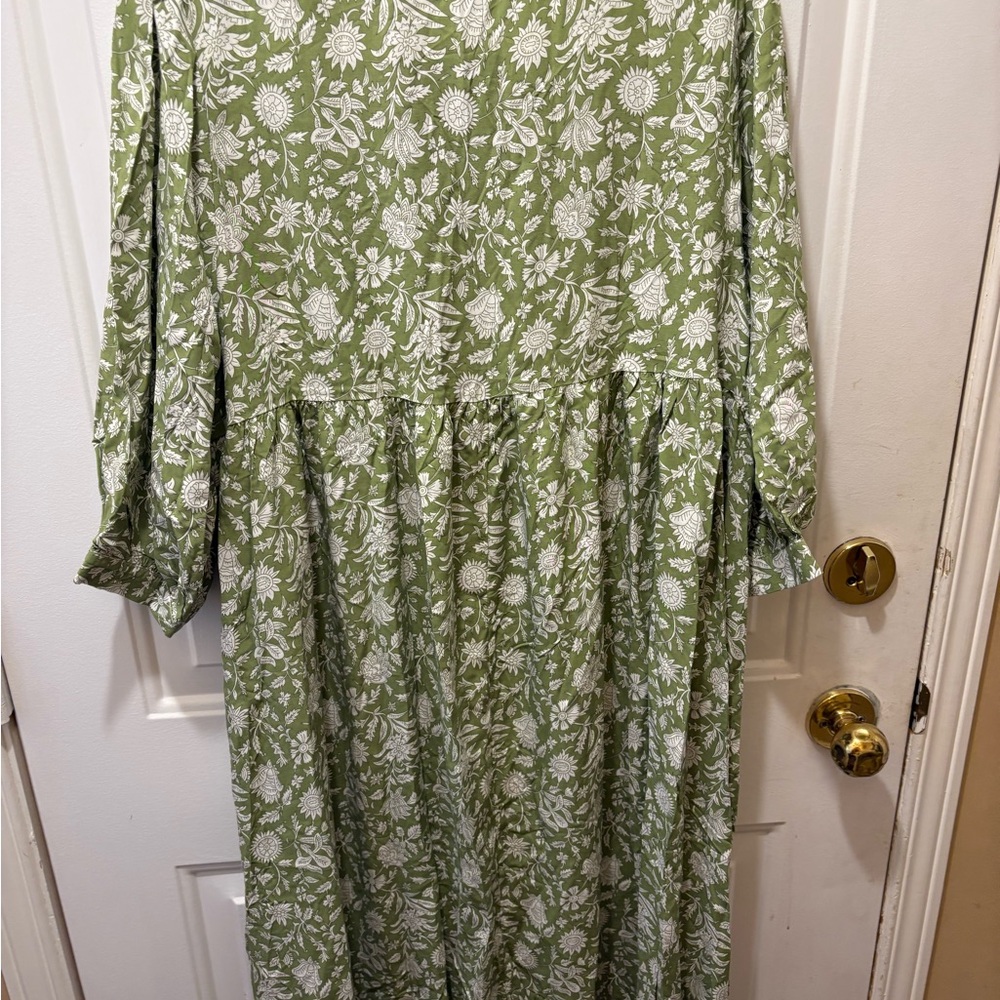 Elegant Green Floral Midi Dress - Picture 7 of 9